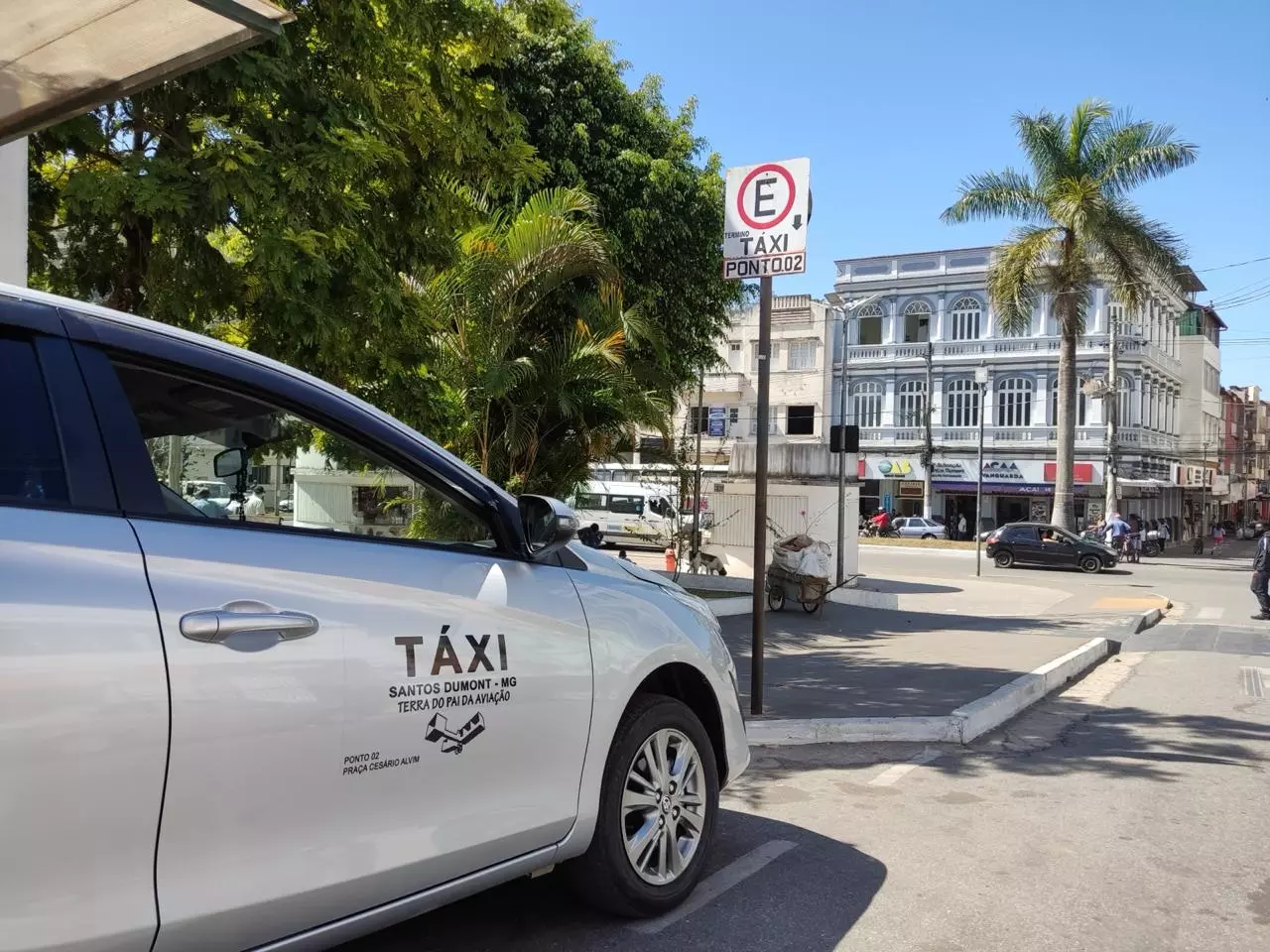 Justiça nega liminar e mantém sistema de vagas livres para táxi em Santos Dumont